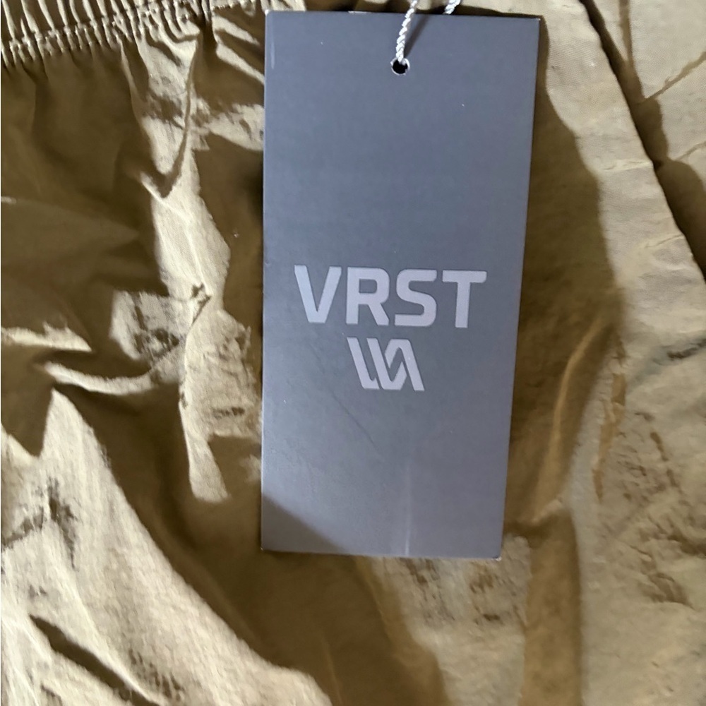 Men’s New VRST Men's 5" All-In Unlined Short Shorts Olive Green Shine Size XL - Picture 2 of 7